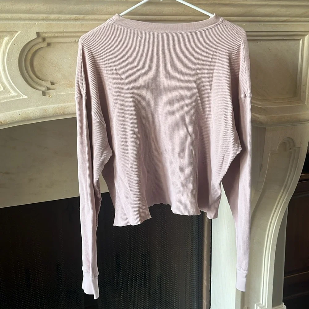 Brandy Melville long sleeve tee - Picture 6 of 9